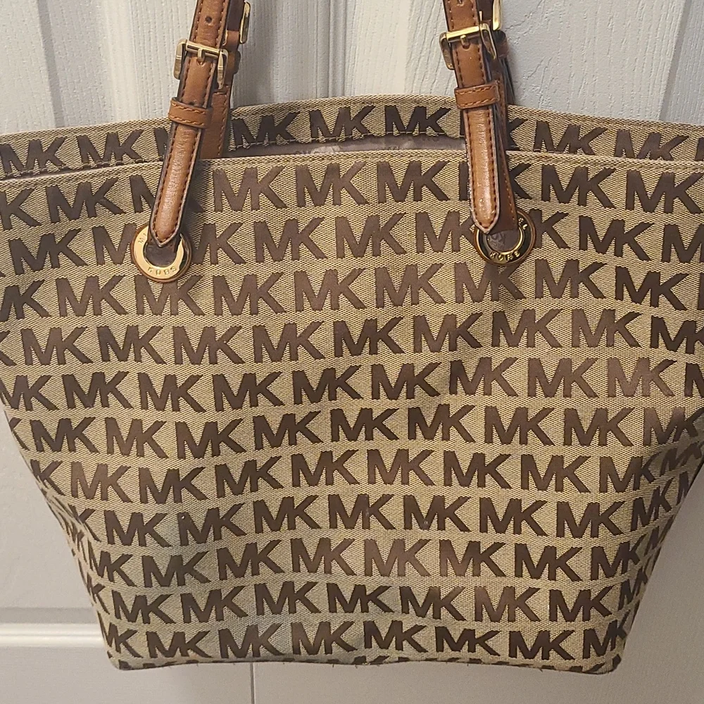 Handbag - Picture 6 of 9